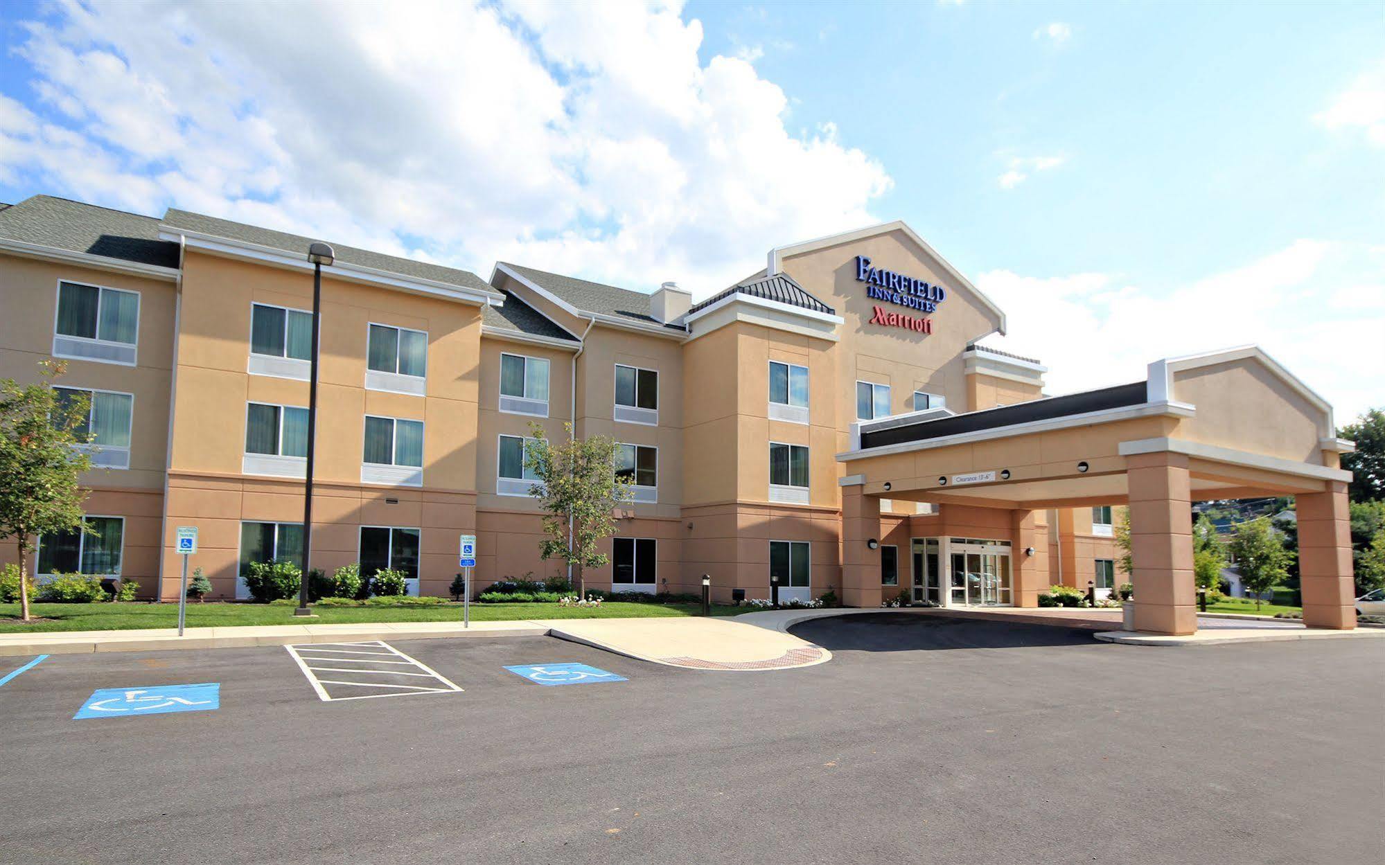 フェアフィールド イン アンド スイーツ ロック ヘブン Lock Haven エクステリア 写真
